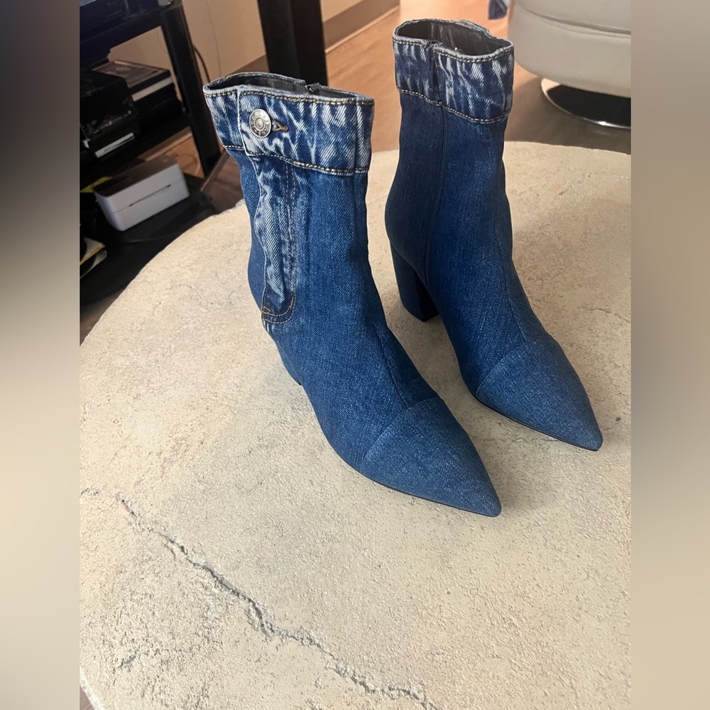 JEFFREY CAMPBELL DENIM ANKL BOOTIES IN A SIZE 9.5 MEDIUM NWOB